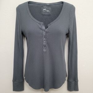 Aerie Henley Gray Long Sleeve Top Waffle Shirt Size LARGE  Y2K Bella Swan Ella